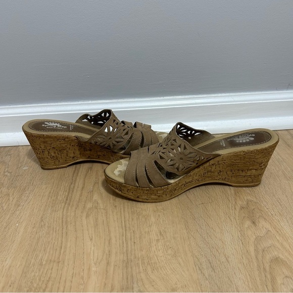 Spring Step Women’s Dora Beige Wedge Embroidered Leather Sandal Size 8.5 - Picture 7 of 8